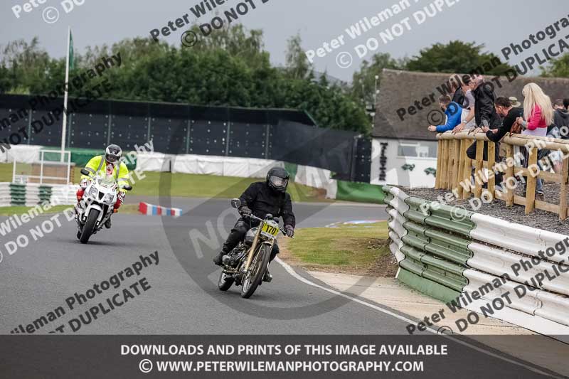 Vintage motorcycle club;eventdigitalimages;mallory park;mallory park trackday photographs;no limits trackdays;peter wileman photography;trackday digital images;trackday photos;vmcc festival 1000 bikes photographs